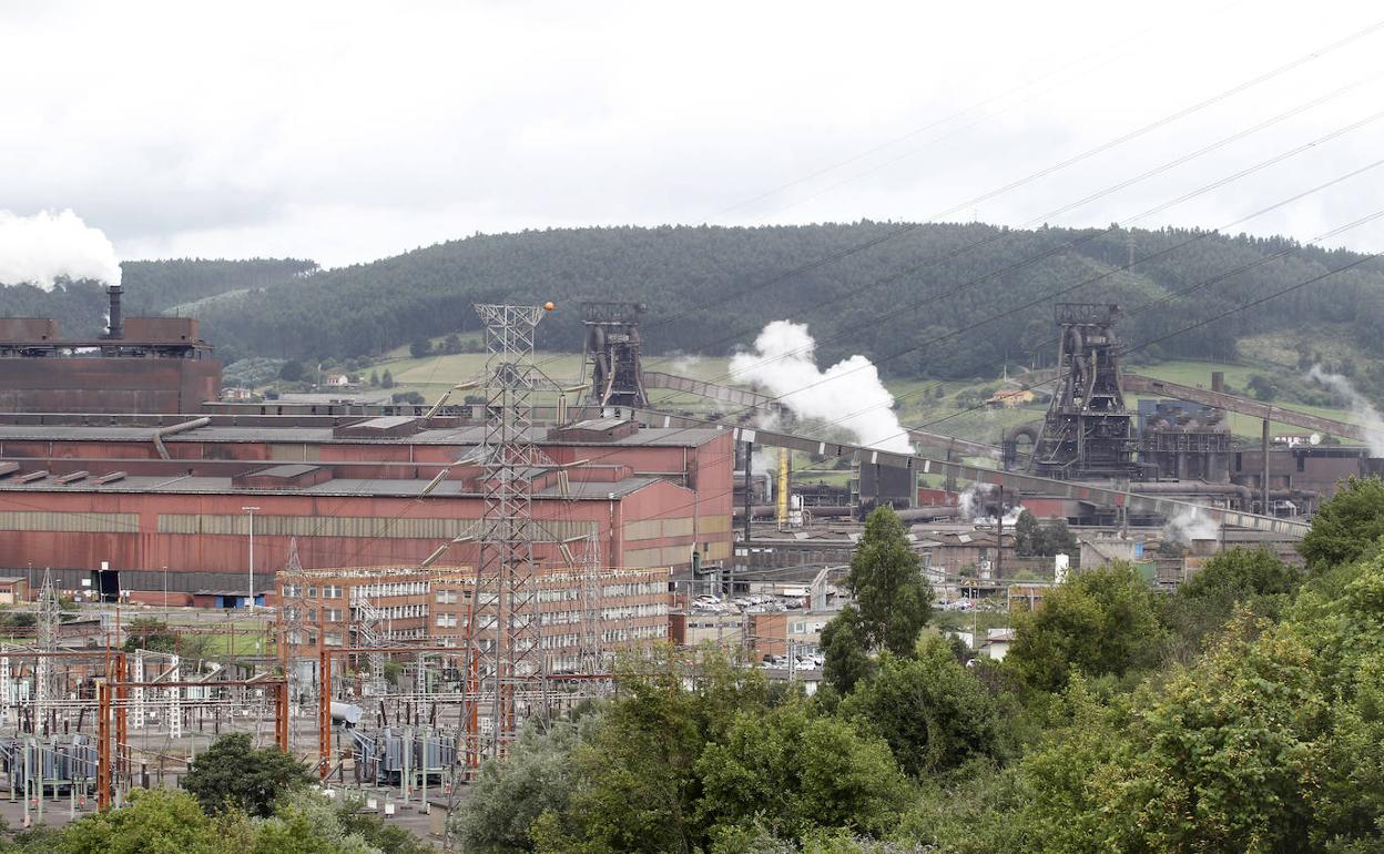 La gran industria recaba el apoyo de los gobiernos autonómicos del norte para exigir medidas por el alza de la luz