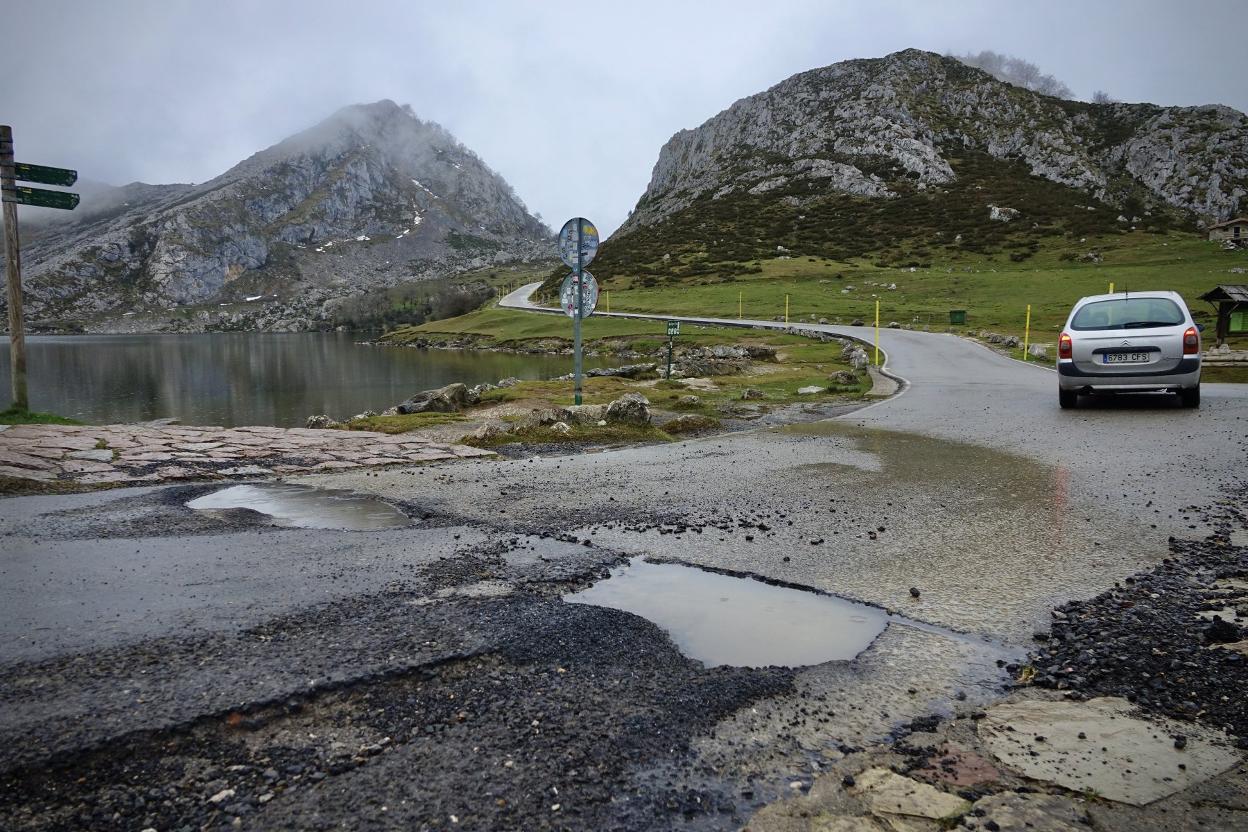 Último tramo de la carretera a los Lagos, antes del rebacheo. 