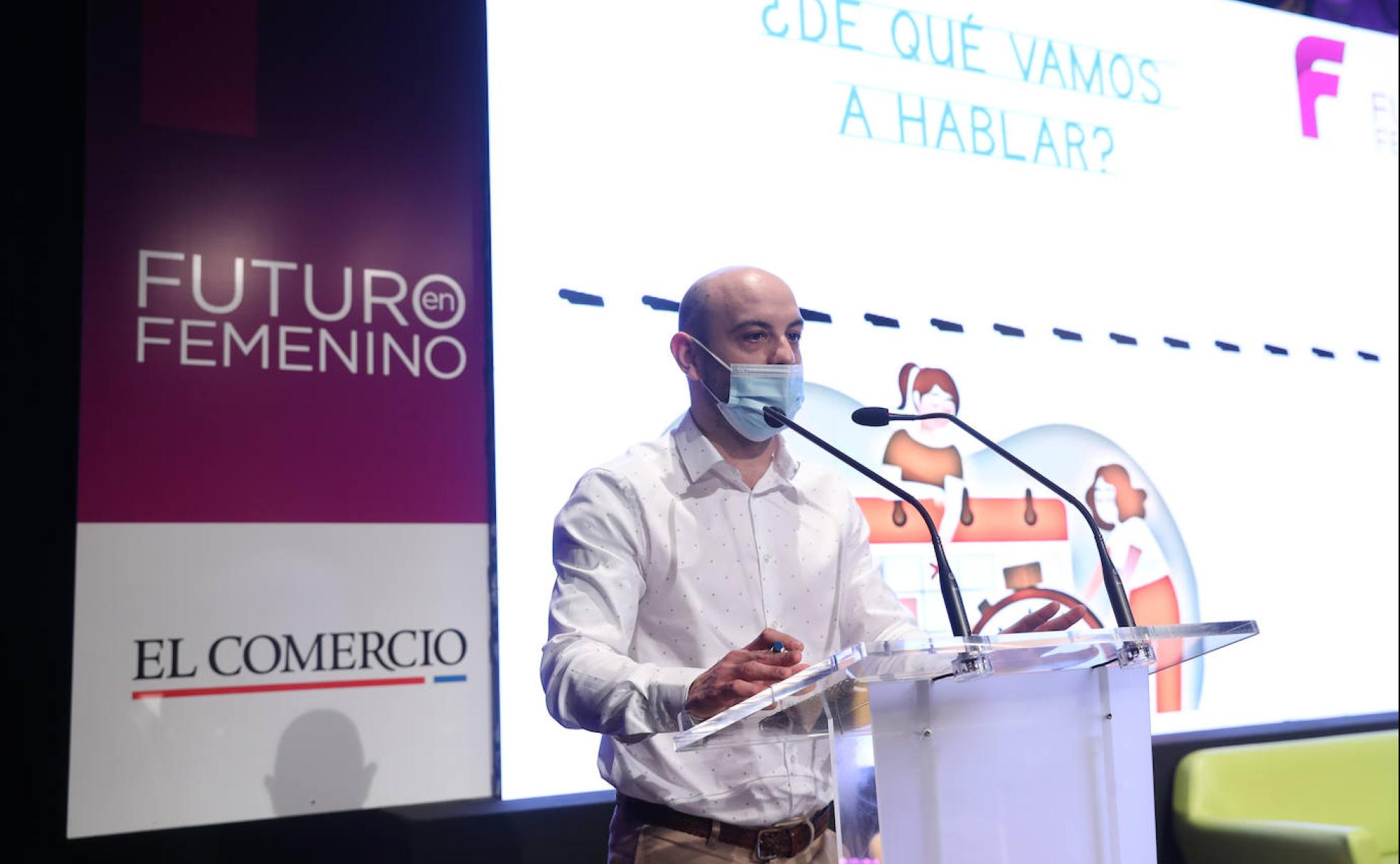 Ponencia. Luis Javier Martínez, durante su charla sobre igualdad y corresponsabilidad