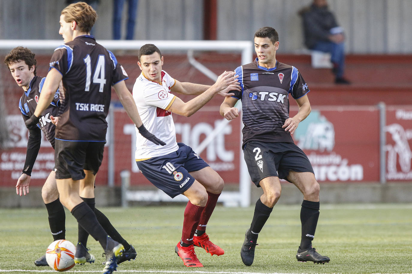 Fotos: El Hijón Industrial-TSK Roces, en imágenes