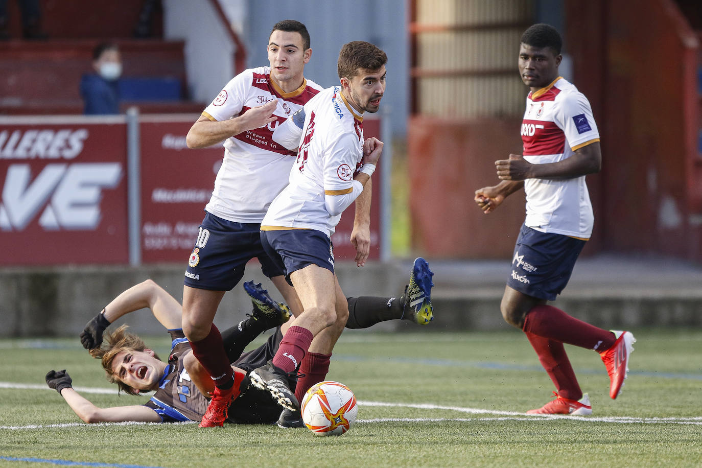 Fotos: El Hijón Industrial-TSK Roces, en imágenes