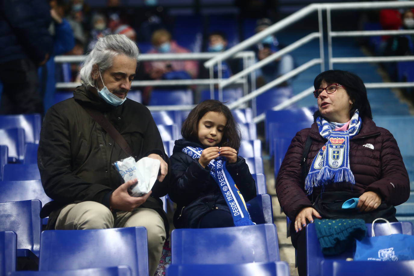 Buscate en la grada del Tartiere en el partido Real Oviedo Alcorcón