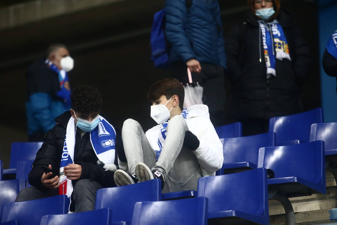 Buscate en la grada del Tartiere en el partido Real Oviedo Alcorcón