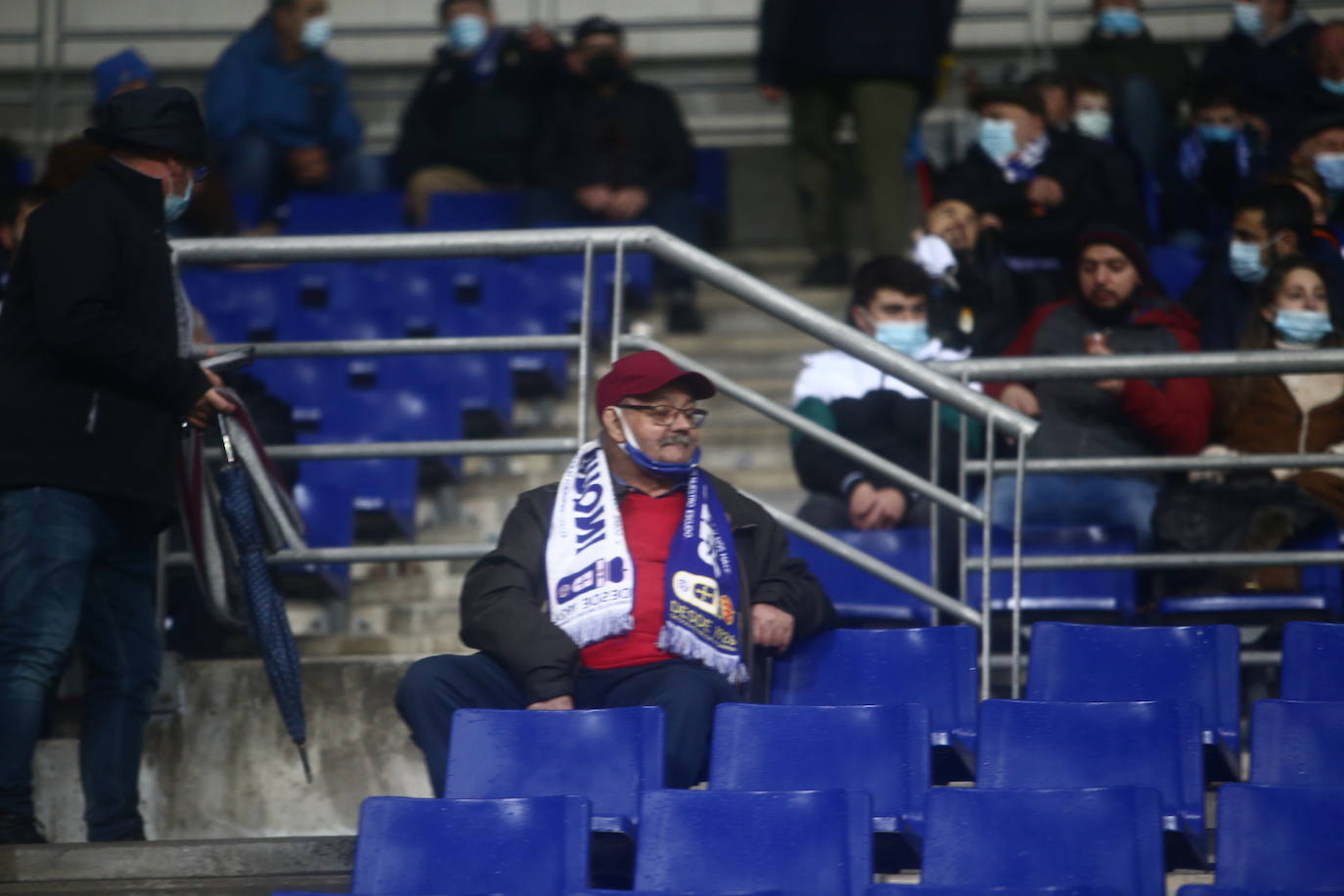 Buscate en la grada del Tartiere en el partido Real Oviedo Alcorcón