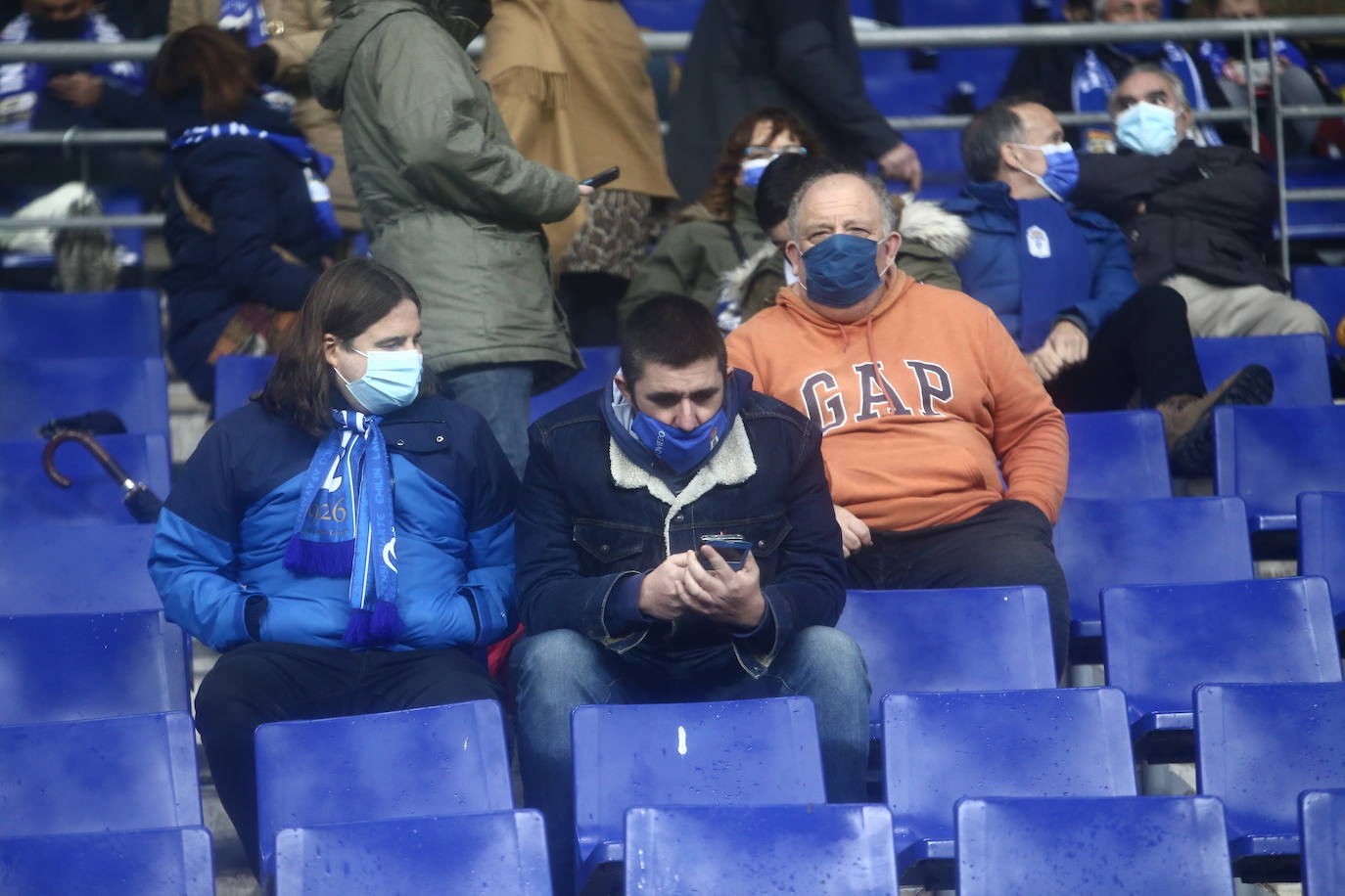 Buscate en la grada del Tartiere en el partido Real Oviedo Alcorcón