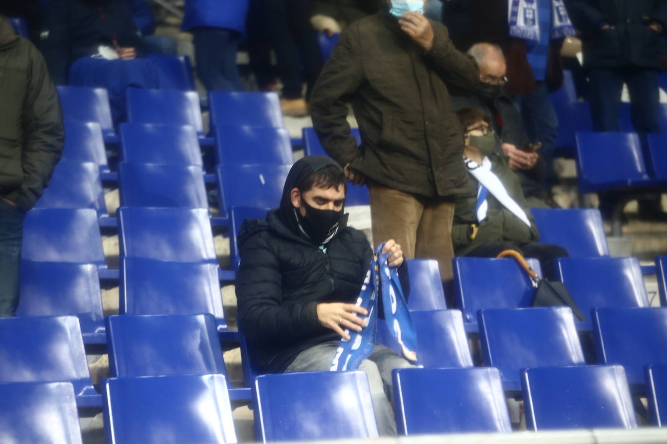 Buscate en la grada del Tartiere en el partido Real Oviedo Alcorcón