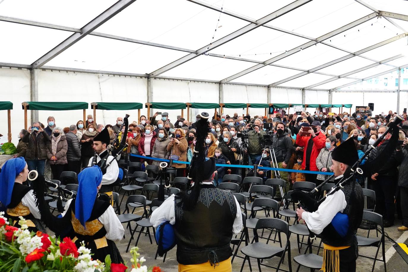 Fotos: Víctor Manuel anima la Feria de les Fabes de Colunga