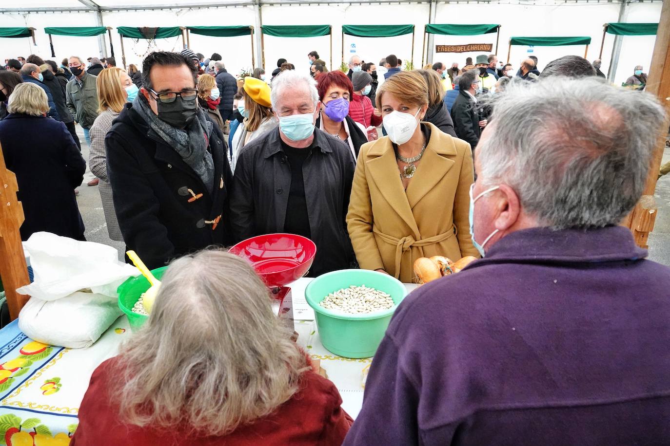 Fotos: Víctor Manuel anima la Feria de les Fabes de Colunga