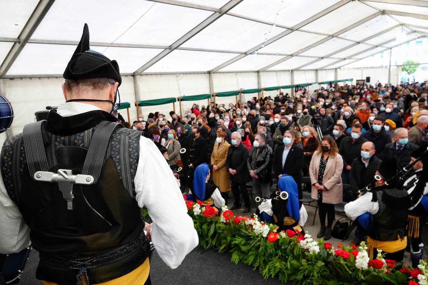 Fotos: Víctor Manuel anima la Feria de les Fabes de Colunga