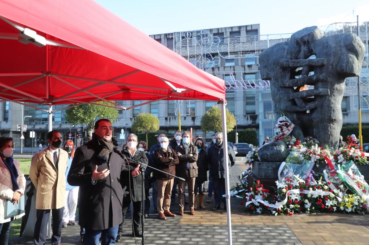 El presidente del Principado, en su intervención ante el monumento al minero en Mieres. 