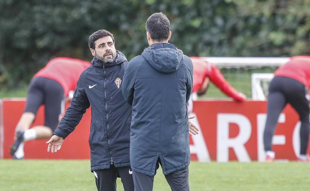 David Gallego durante el entrenamiento de hoy del Sporting. 