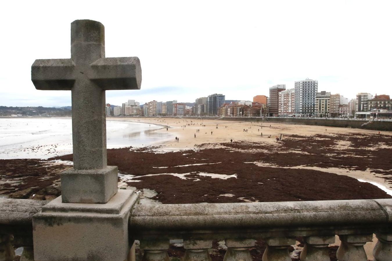 Fotos: El temporal no da tregua en Gijón con fuertes rachas de viento y olas