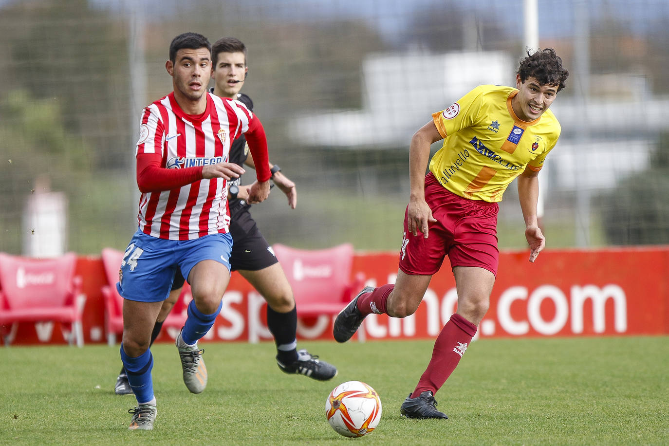 Fotos: Las mejores imágenes de la victoria del Sporting B ante el Navarro