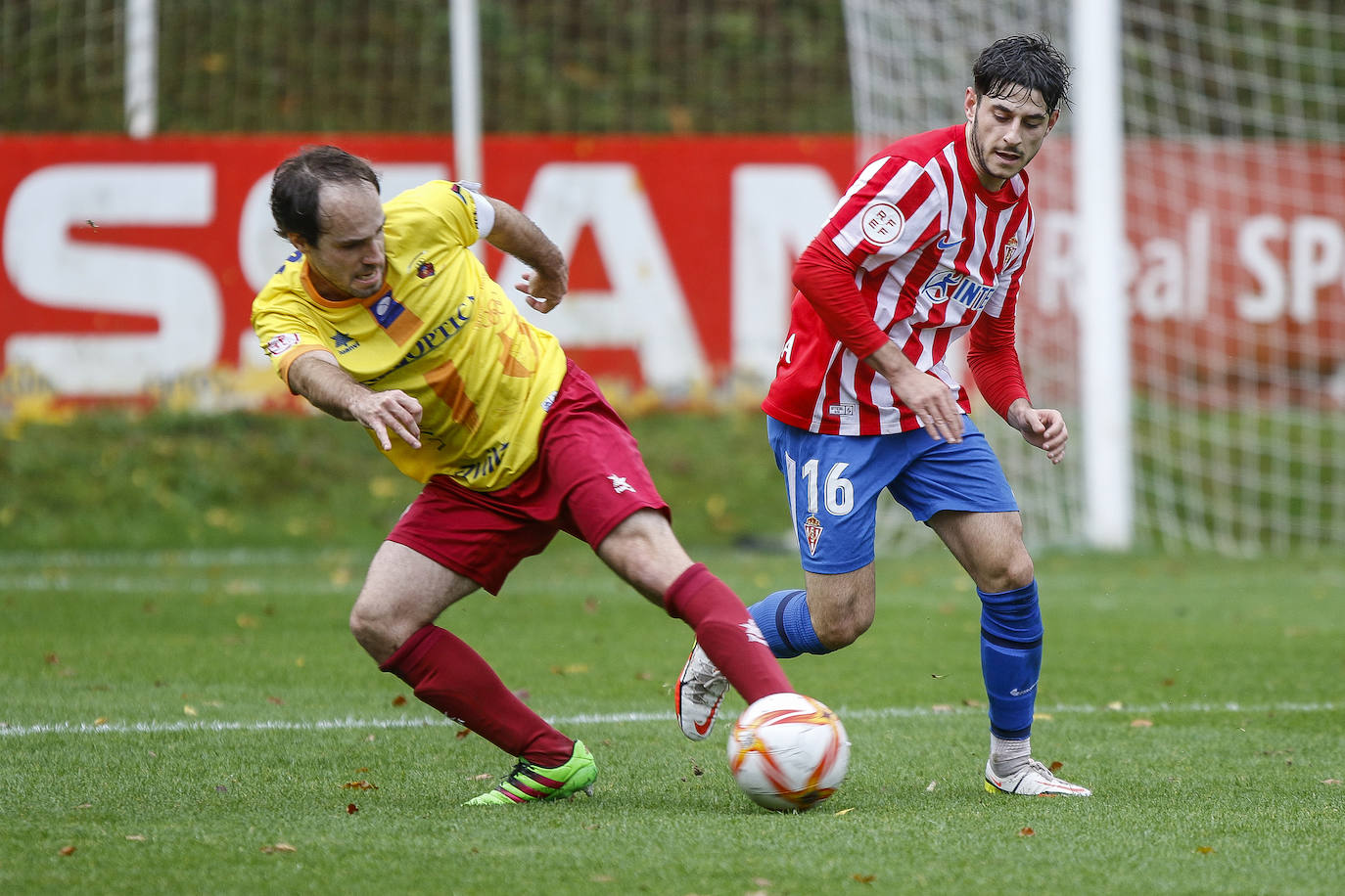 Fotos: Las mejores imágenes de la victoria del Sporting B ante el Navarro