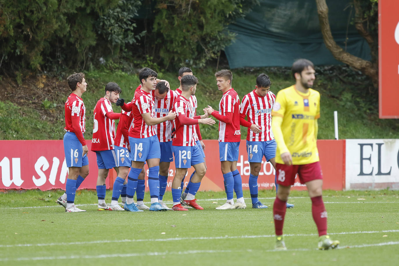 Fotos: Las mejores imágenes de la victoria del Sporting B ante el Navarro