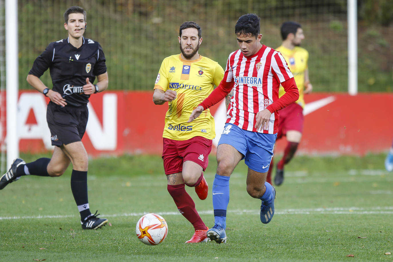 Fotos: Las mejores imágenes de la victoria del Sporting B ante el Navarro