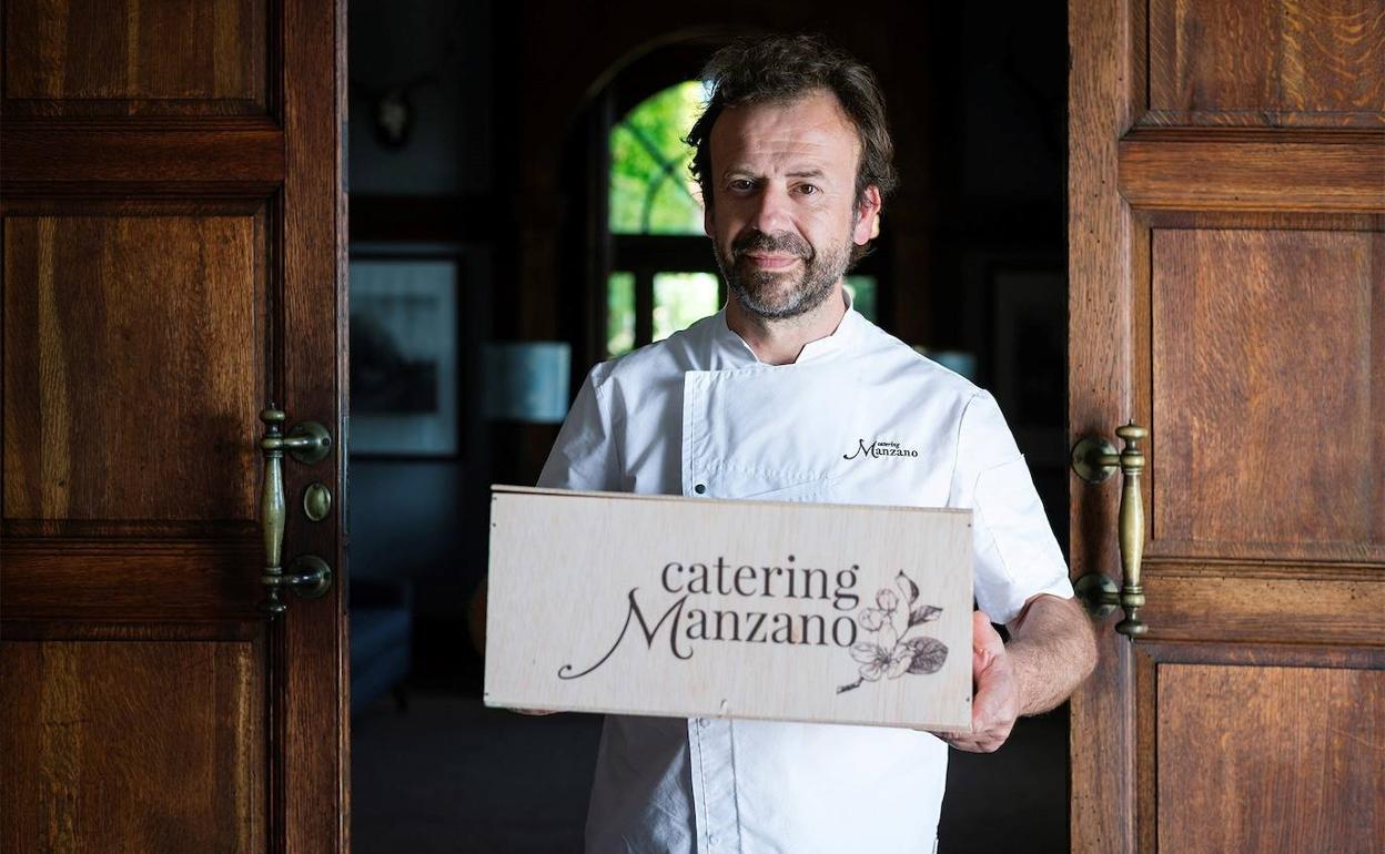 Nacho Manzano, con una de sus cajas a domicilio 