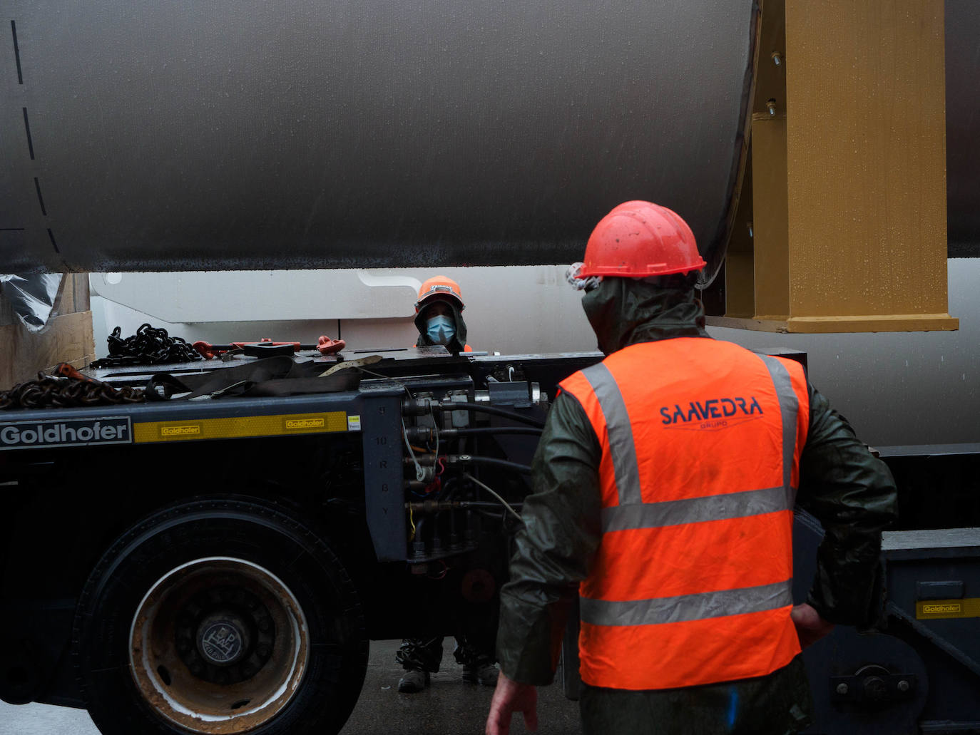 Fotos: La carga de los depósitos de hidrógeno de Idesa