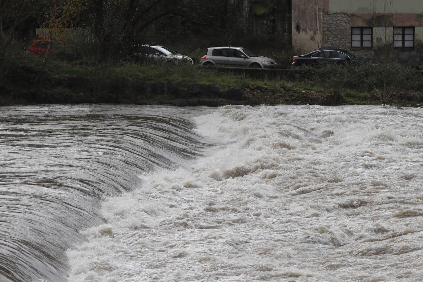 Fotos: Alto caudal en el Nalón, el Trubia y el Nora