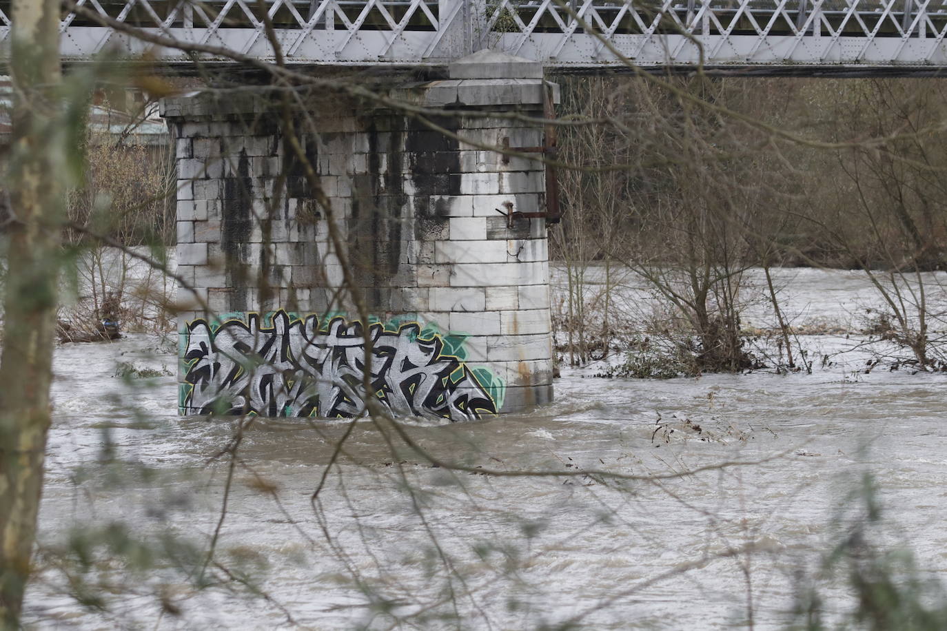 Fotos: Alto caudal en el Nalón, el Trubia y el Nora