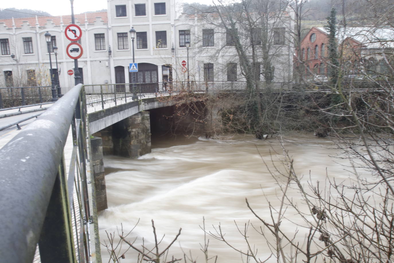 Fotos: Alto caudal en el Nalón, el Trubia y el Nora