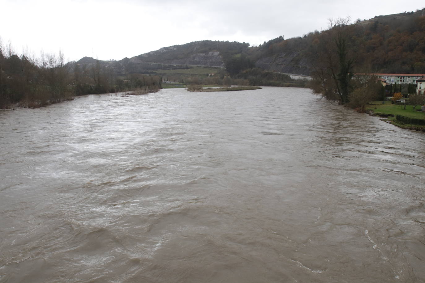 Fotos: Alto caudal en el Nalón, el Trubia y el Nora