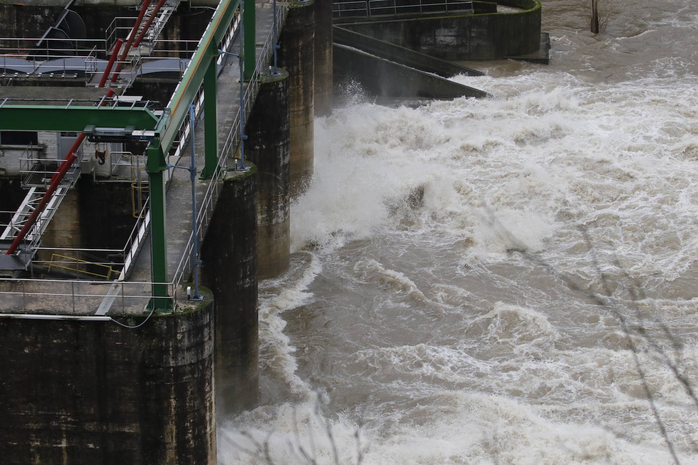Fotos: Alto caudal en el Nalón, el Trubia y el Nora