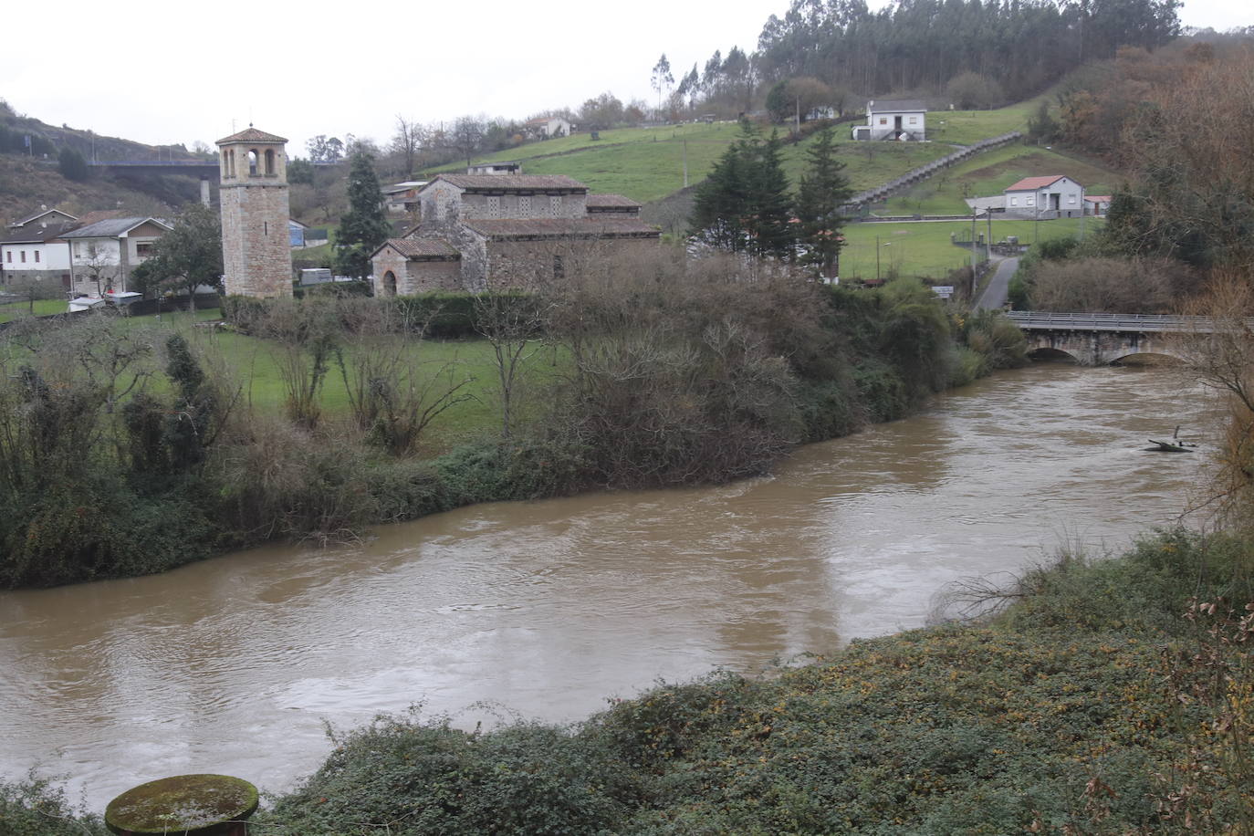Fotos: Alto caudal en el Nalón, el Trubia y el Nora