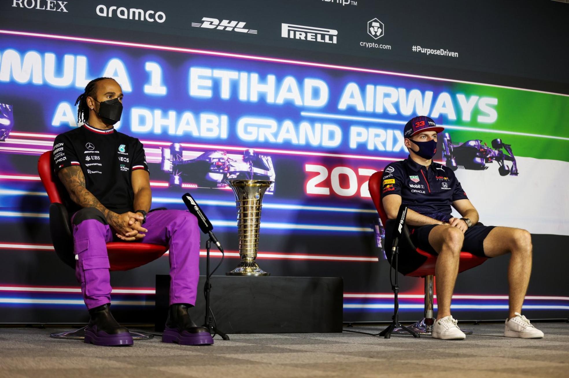 Hamilton, a la izquierda, y Verstappen, ayer, en la rueda de prensa oficial de la FIA. 