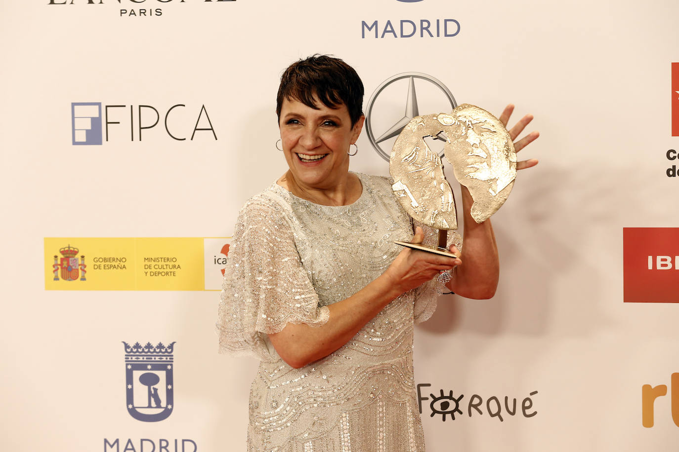 Los Premios José María Forqué han celebrado su 27 edición con 'El buen patrón' (mejor película) y 'Hierro' (mejor serie) como grandes triunfadoras de la noche. La alfombra roja ha estado repleta de grandes celebridades, como la actriz asturiana Paula Echevarría, Javier Cámara (mejor interpretación masculina) o Blanca Portillo (mejor interpretación femenina). 