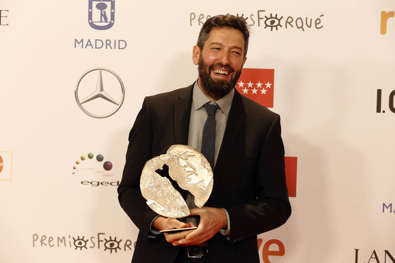 Los Premios José María Forqué han celebrado su 27 edición con 'El buen patrón' (mejor película) y 'Hierro' (mejor serie) como grandes triunfadoras de la noche. La alfombra roja ha estado repleta de grandes celebridades, como la actriz asturiana Paula Echevarría, Javier Cámara (mejor interpretación masculina) o Blanca Portillo (mejor interpretación femenina). 