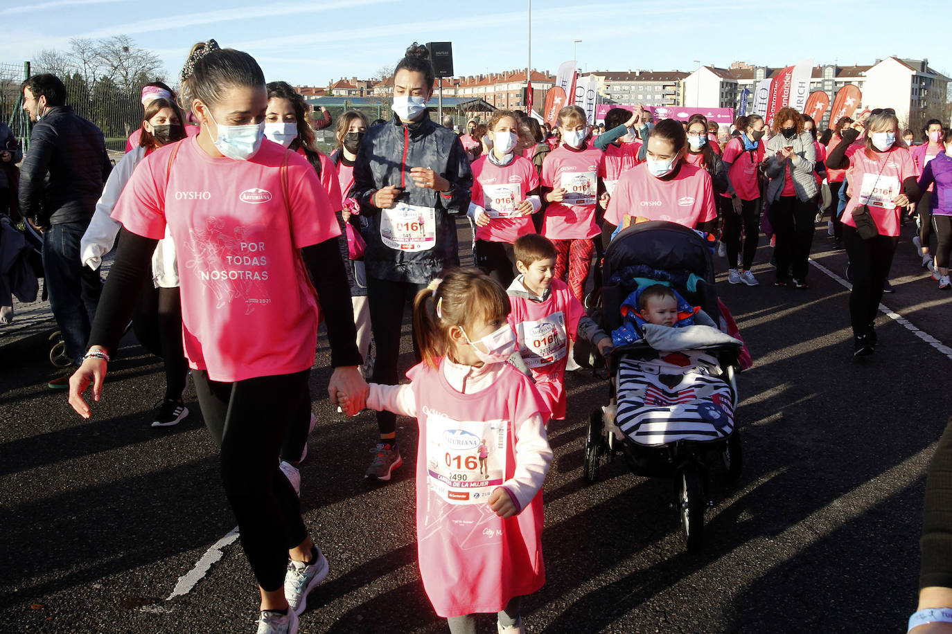 3.500 corredoras han participado este domingo en la Carrera de la Mujer celebrada en las calles de Gijón 