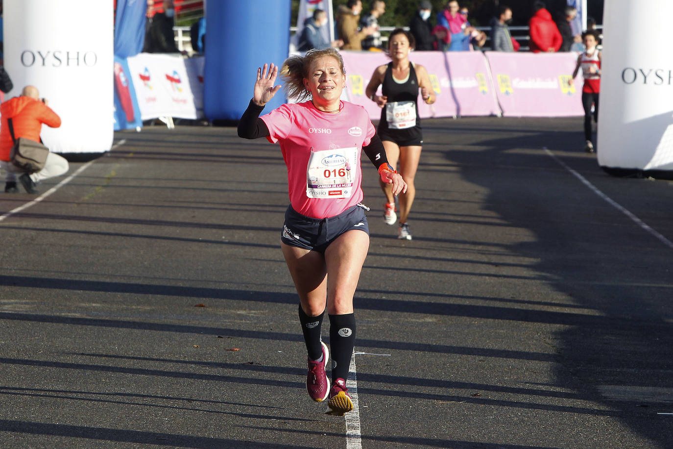 3.500 corredoras han participado este domingo en la Carrera de la Mujer celebrada en las calles de Gijón 