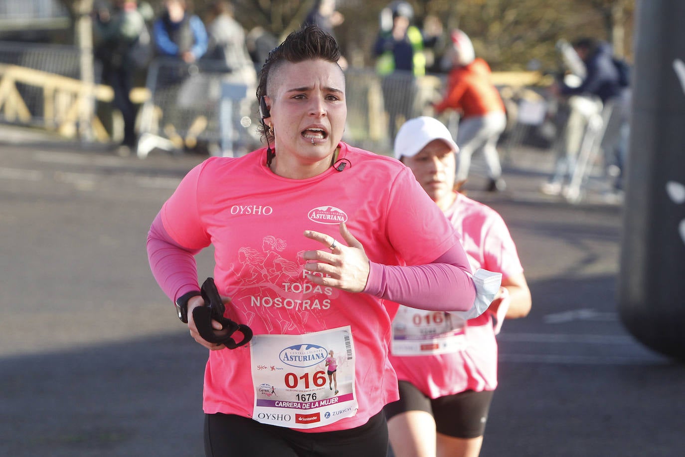 3.500 corredoras han participado este domingo en la Carrera de la Mujer celebrada en las calles de Gijón 