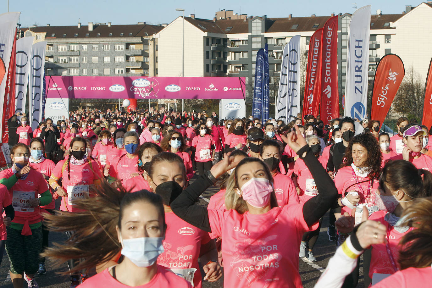 3.500 corredoras han participado este domingo en la Carrera de la Mujer celebrada en las calles de Gijón 