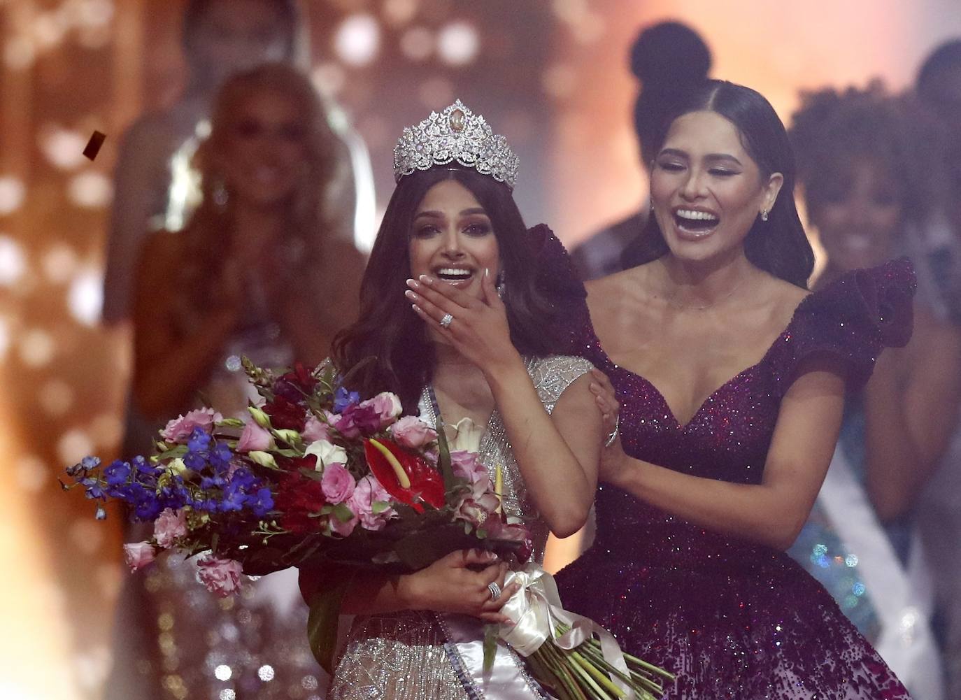 La india Harnaaz Sandhu ha sido coronada Miss Universo tras imponerse al resto de participantes en el certamen que elige a la mujer más bella del planeta. Por detrás de ella quedaron la paraguaya Nadia Ferreira, segunda, y la sudafricana Lalela Mswane, tercera. Estas son algunas de las imágenes de la gala en el Universe Arena de la la ciudad israelí de Eilat.