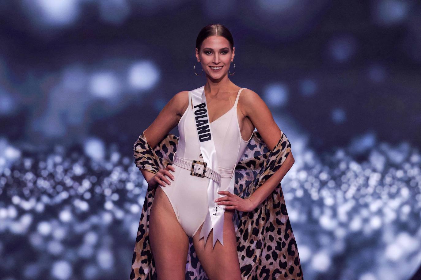 La india Harnaaz Sandhu ha sido coronada Miss Universo tras imponerse al resto de participantes en el certamen que elige a la mujer más bella del planeta. Por detrás de ella quedaron la paraguaya Nadia Ferreira, segunda, y la sudafricana Lalela Mswane, tercera. Estas son algunas de las imágenes de la gala en el Universe Arena de la la ciudad israelí de Eilat.