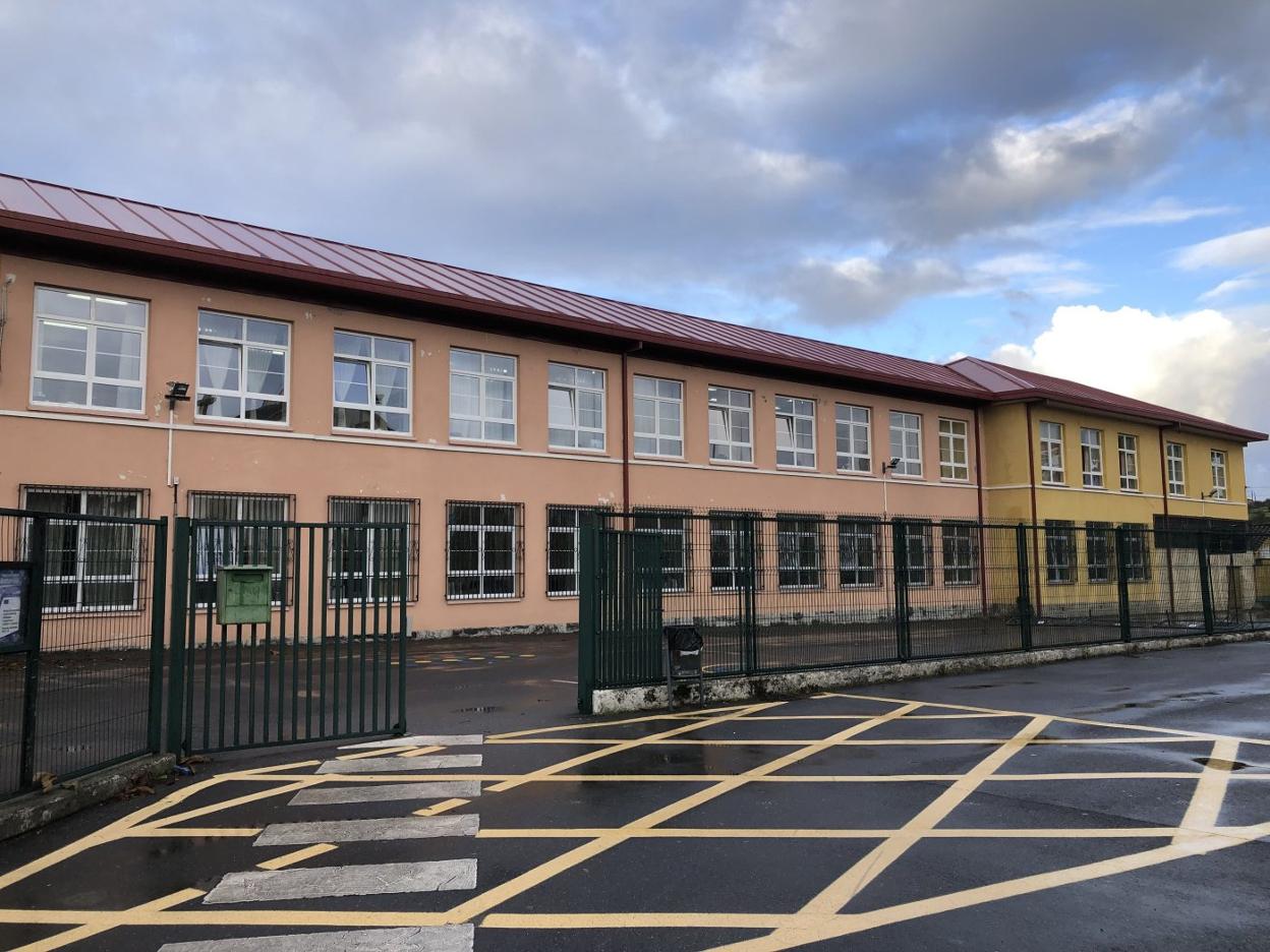 Los trabajos de pintura en el colegio público Gloria Rodríguez se centrarán principalmente en la fachada exterior, la más deteriorada. 