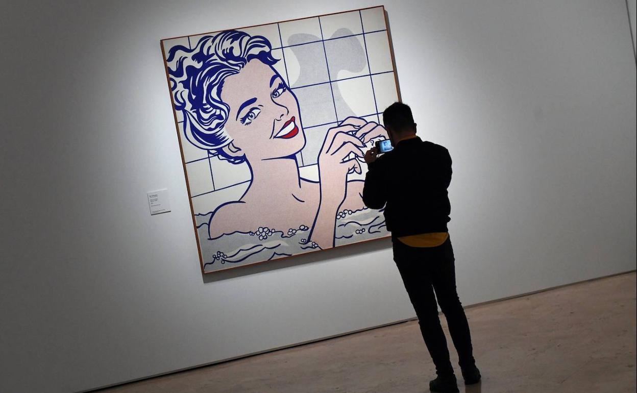 'Mujer en el baño' (1963), de Roy Lichtenstein, una de las 150 obras de la exposición 'Arte americano'. 