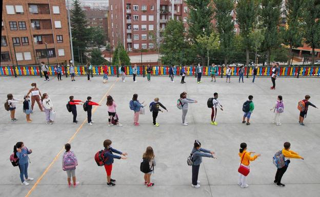 Educación pide aumentar la ventilación y agilizar la tercera dosis para el profesorado