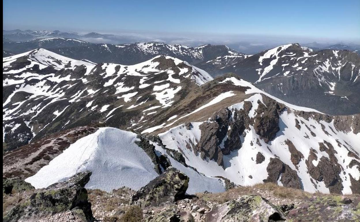 Cuatro rutas de senderismo para despedir el 2021 con los grupos de montaña asturianos