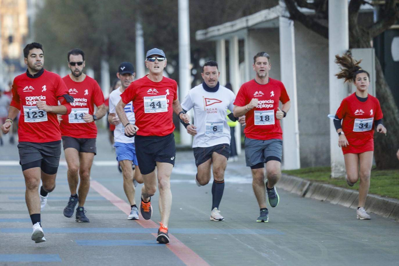 Fotos: Marcos Peón e Inés de Diego ganan la Carrera Solidaria Club de Regatas-Tenis