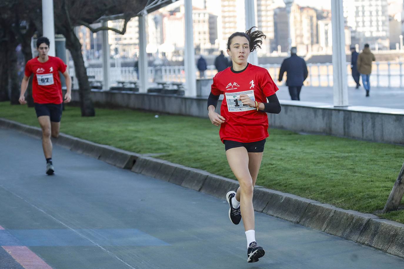 Fotos: Marcos Peón e Inés de Diego ganan la Carrera Solidaria Club de Regatas-Tenis