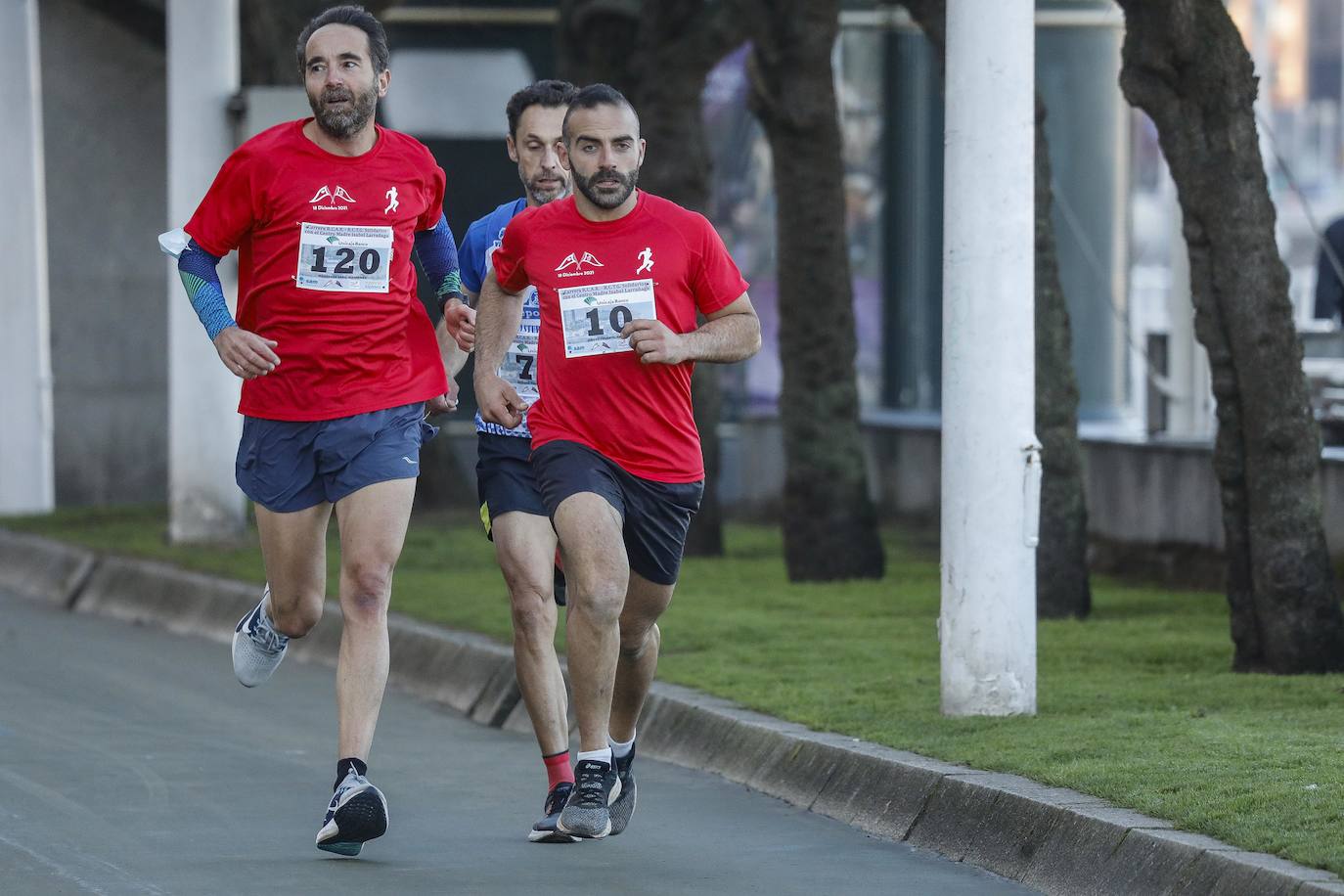 Fotos: Marcos Peón e Inés de Diego ganan la Carrera Solidaria Club de Regatas-Tenis