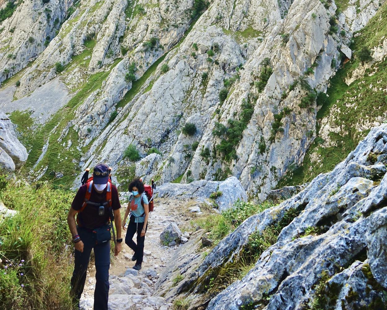 Senderistas en la Ruta del Cares, en los Picos de Europa. 