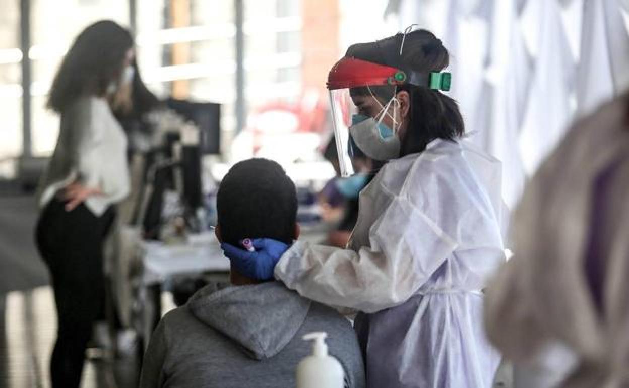 Vacunación en un centro de salud del País Vasco. 