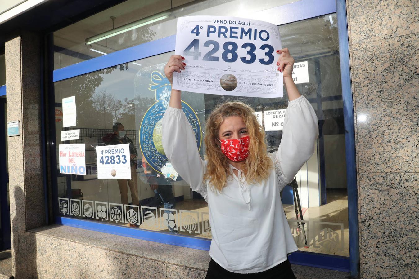 Laura Navascués, de la administración 17, de la avenida de Portugal, Gjijón, donde se vendieron 10 décimos, 200.000 euros en total.