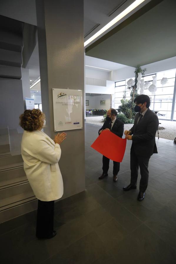 El consejero de Ciencia, Innovación y Universidad, Borja Sánchez, visitó este miércoles el nuevo Instituto Mixto de Investigación en Biodiversidad, el IMIB, una unidad mixta en el campus de Mieres.