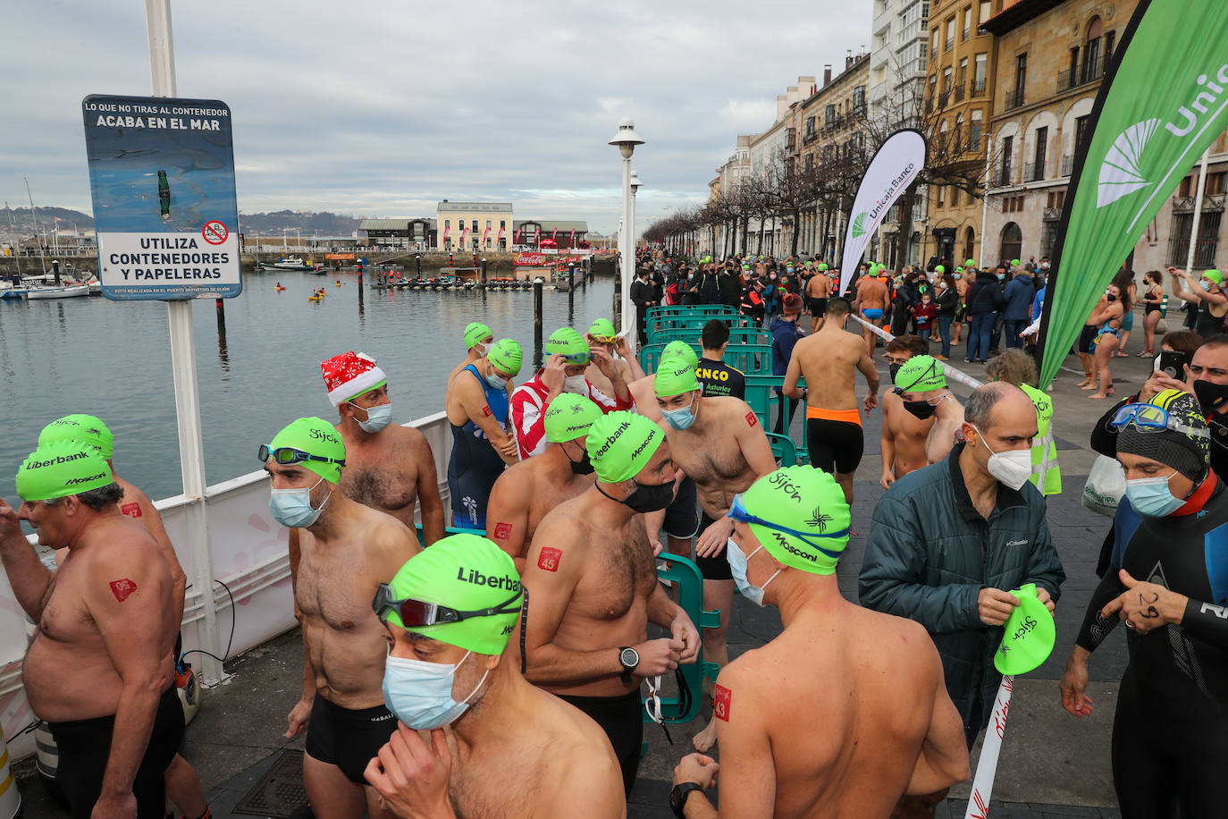 Fotos: Más de cien valientes en la Travesía de Navidad