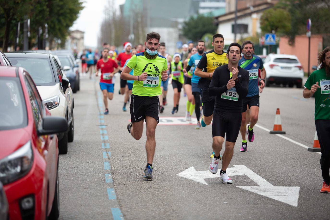 Pola de Siero recupera el espíritu de la San Silvestre. Las calles de la capital polesa volvieron a vivir una intensa jornada de atletismo, pasada por agua por momentos, en la que el corredor sierense Moha Bakkali ganó por quinto año consecutivo y la corredora del Universidad de Oviedo María Suárez se impuso por segundo año seguido. Los ganadores estuvieron acompañados de medio millar de corredores. 